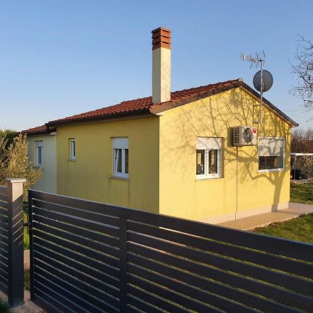 Holiday House Romi Pula Bagian luar foto
