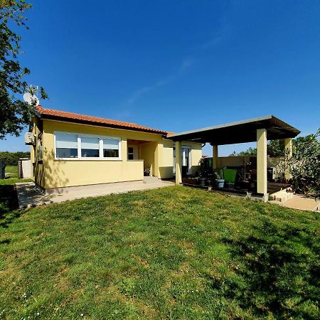 Holiday House Romi Pula Bagian luar foto
