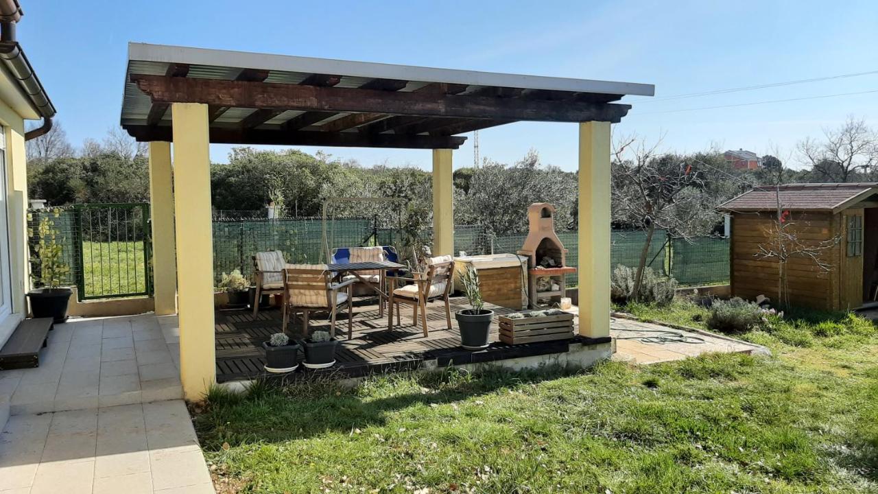 Holiday House Romi Pula Bagian luar foto