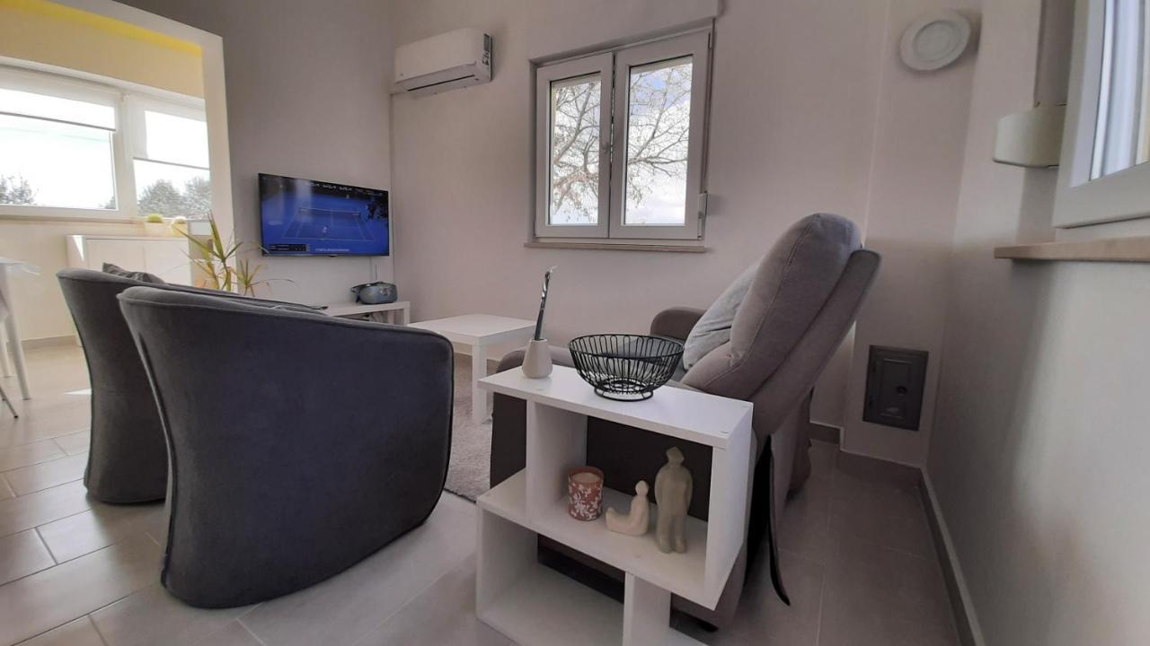 Holiday House Romi Pula Bagian luar foto