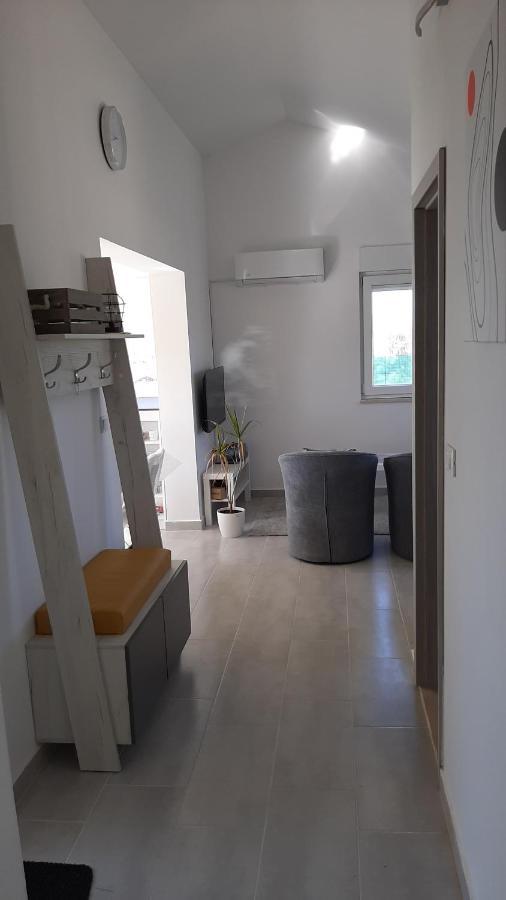 Holiday House Romi Pula Bagian luar foto