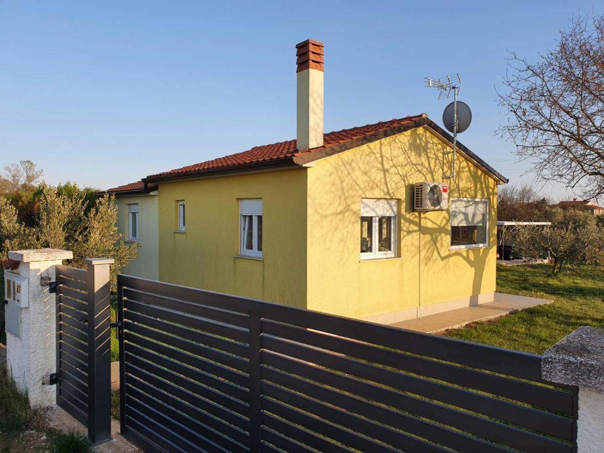 Holiday House Romi Pula Bagian luar foto