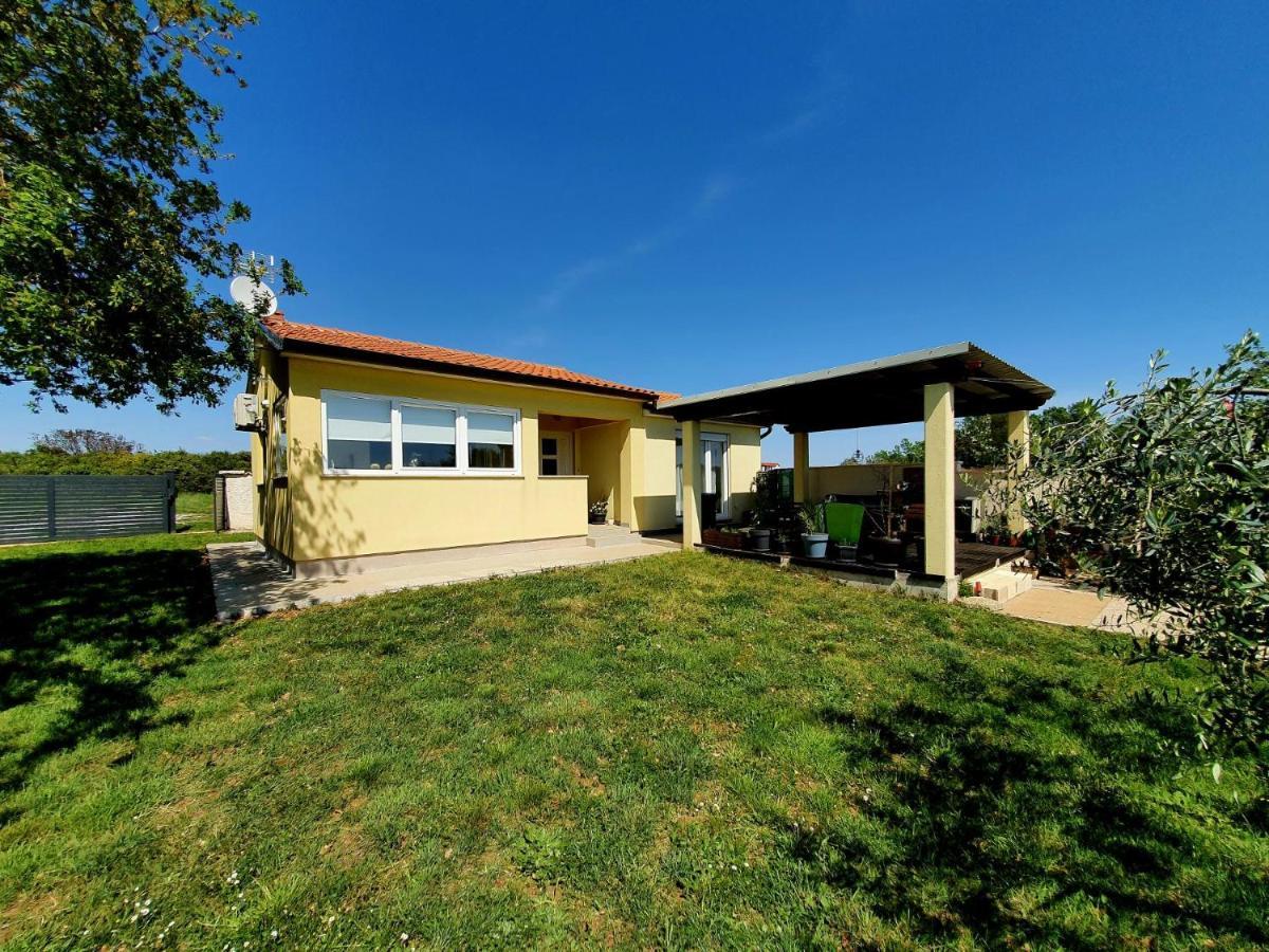 Holiday House Romi Pula Bagian luar foto